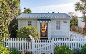 Kowhai Cottage And Studio Character Cottage
